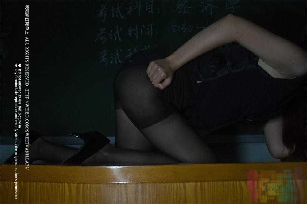 网红嫩妹软软趴在床单上 – 女教师（4）